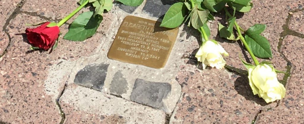 Stolperstein für Elisabeth Hofmann in der Kalkentalstraße. 