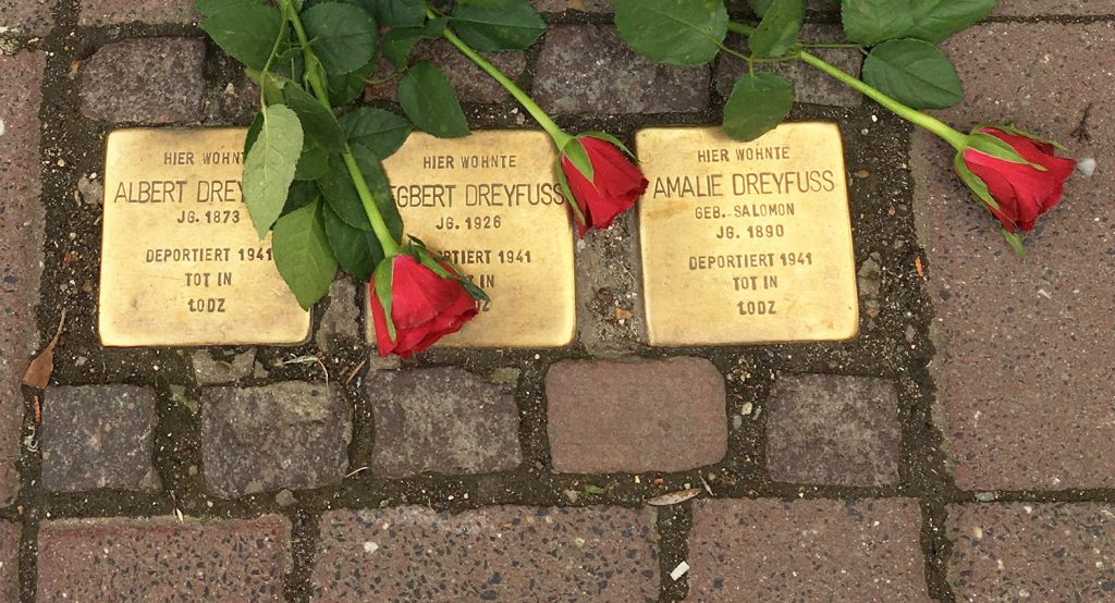 Stolpersteine für Familie Dreyfuß in der Radilostraße. 